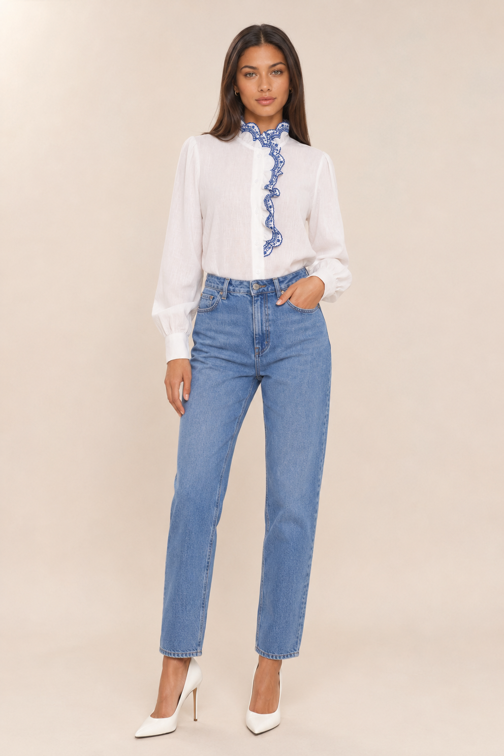 Top Azélia — Voile Ivoire & Broderies Bleu Royal